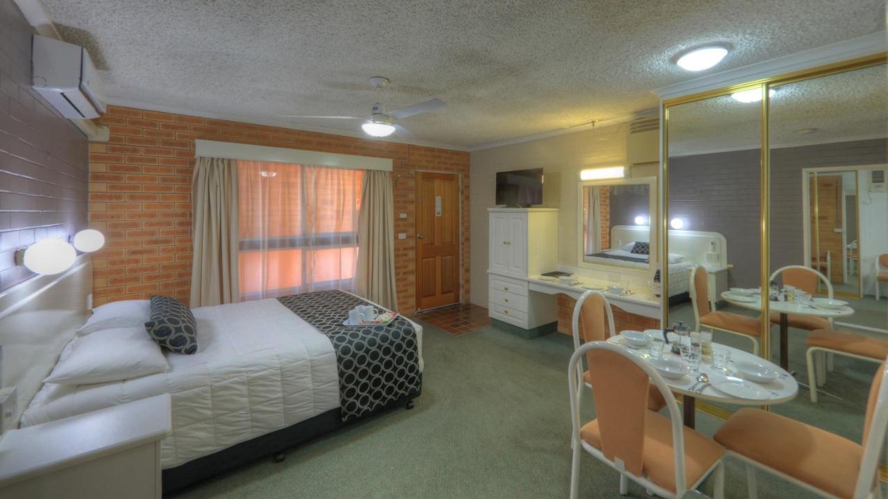 Cousins Motor Inn Inverell Bagian luar foto