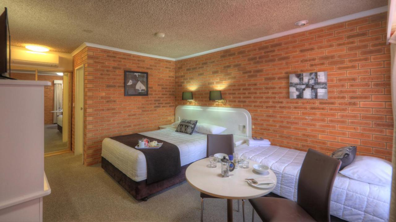 Cousins Motor Inn Inverell Bagian luar foto
