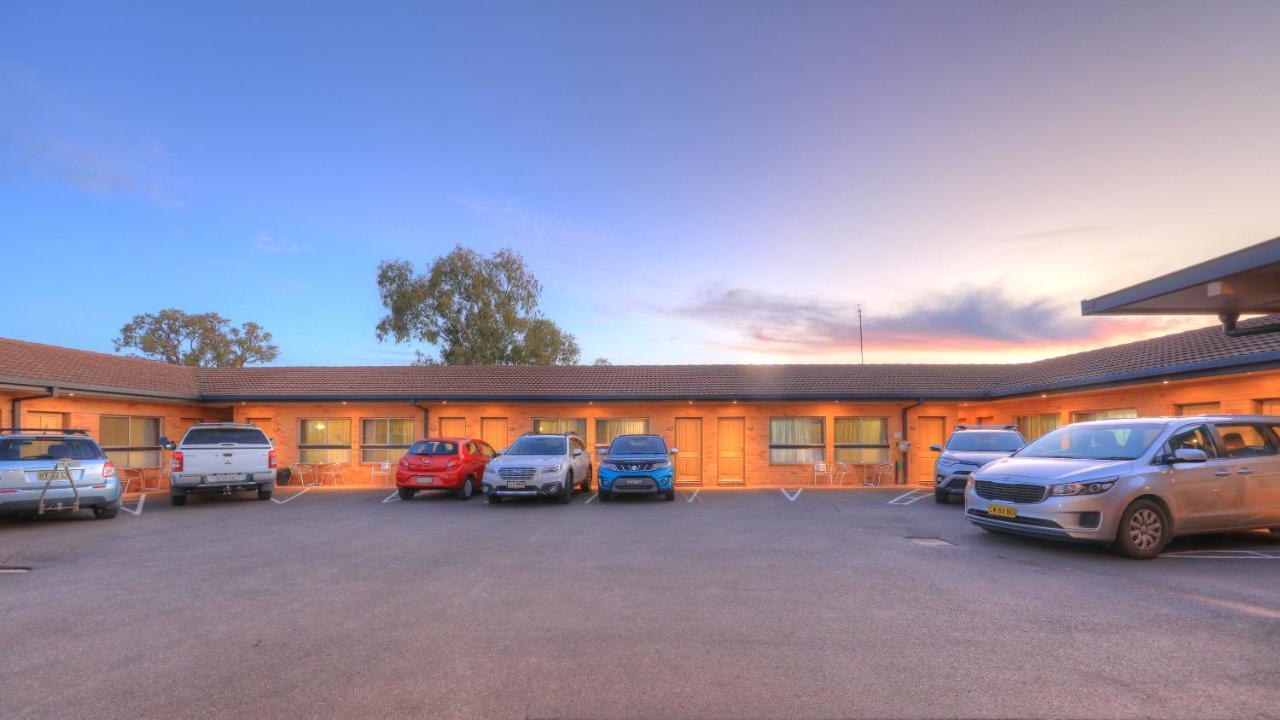 Cousins Motor Inn Inverell Bagian luar foto