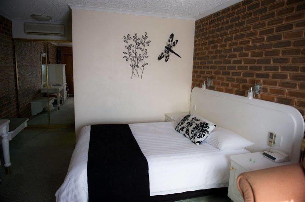 Cousins Motor Inn Inverell Bagian luar foto